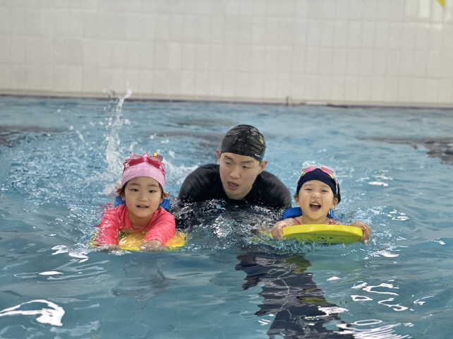 시원한 수영 수업~! 즐거워요!